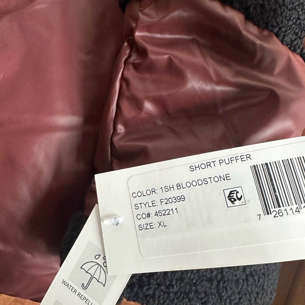 ๐ French Connection Maroon Puffer Jacket with Sherpa Detail. XL. - Picture 6 of 9